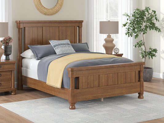 Rowlenstown Queen Poster Bed