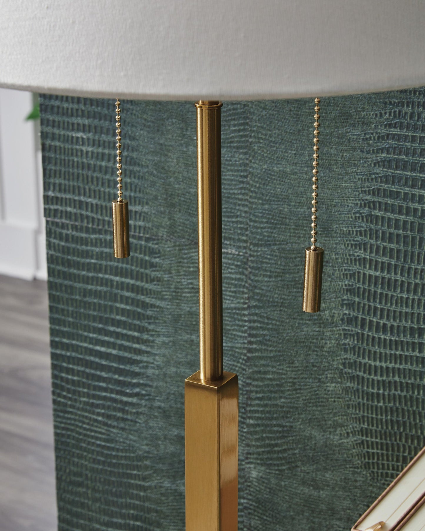 Haigwood Metal Table Lamp (1/CN)