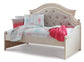 Realyn Twin Day Bed with 1 Large Storage Drawer