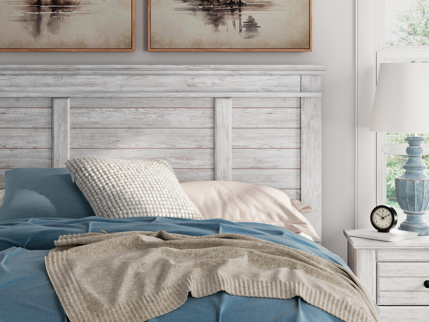 Makidern Queen Panel Bed