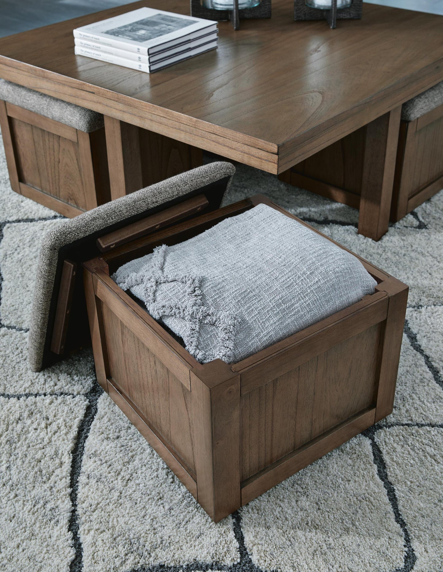 Boardernest Cocktail TBL w/4 Stools (5/CN)