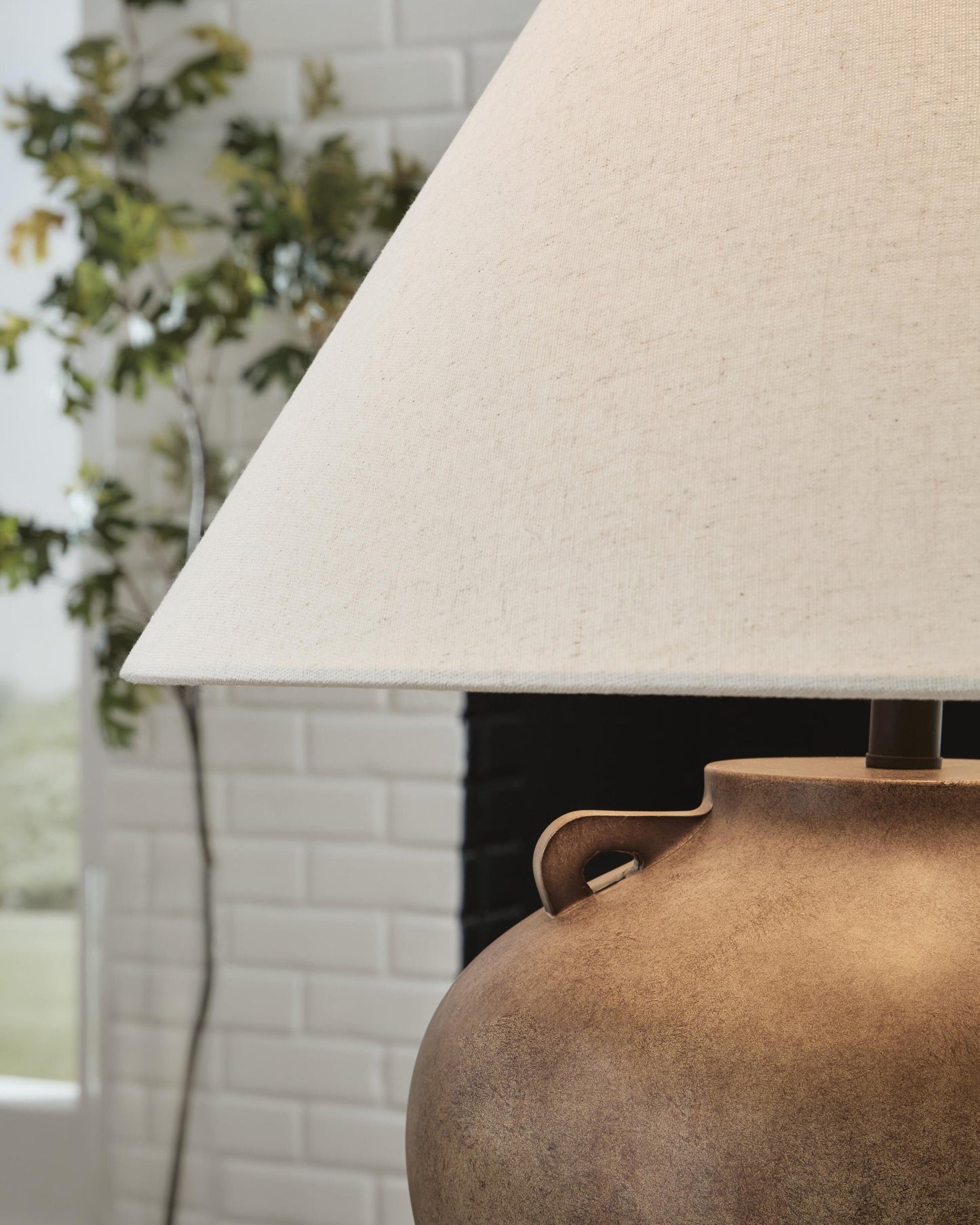 Ferrilby Poly Table Lamp (1/CN)