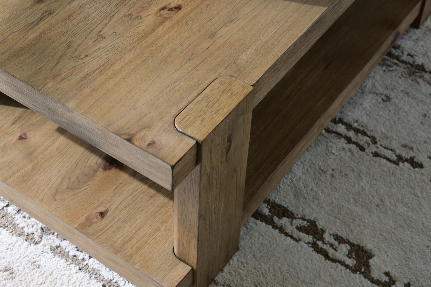 Flangren Rectangular Cocktail Table