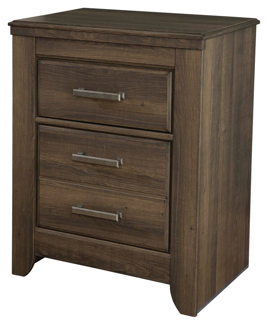 Juararo King Panel Bed with Mirrored Dresser, Chest and Nightstand