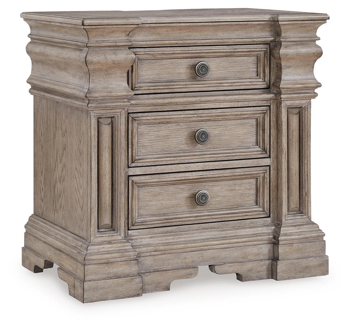 Blairhurst Queen Panel Bed with Mirrored Dresser and Nightstand